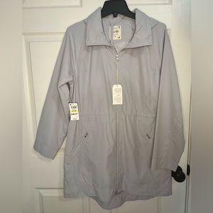 Gorgeous style&co leightweight packable Anorak with a carrying pouch